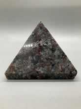 Load image into Gallery viewer, Yooperlite Fluorescent Pyramid