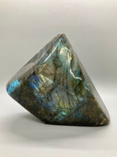Load image into Gallery viewer, Labradorite Freeform