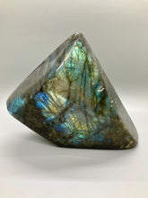 Load image into Gallery viewer, Labradorite Freeform