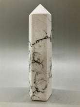 Load image into Gallery viewer, Howlite Point