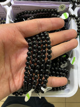 Load image into Gallery viewer, Onyx Bracelet (6 mm)