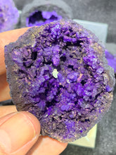 Load image into Gallery viewer, Chalcedony Geode