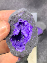 Load image into Gallery viewer, Chalcedony Geode