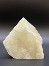 Load image into Gallery viewer, Yellow Ray Crystal Generator Point