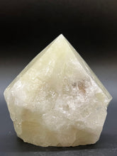 Load image into Gallery viewer, Yellow Ray Crystal Generator Point