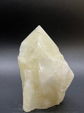 Load image into Gallery viewer, Yellow Ray Crystal Generator Point