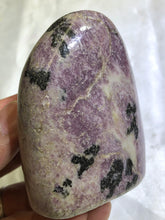Load image into Gallery viewer, Lepidolite Cut Based