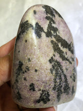 Load image into Gallery viewer, Lepidolite Cut Based