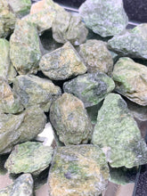 Load image into Gallery viewer, Diopside Raw - 10 Stones