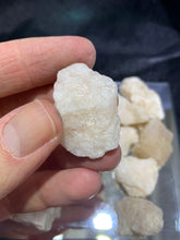 Load image into Gallery viewer, Morganite Raw
