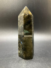 Load image into Gallery viewer, Labradorite Point