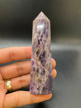 Load image into Gallery viewer, Dogtooth Amethyst Point