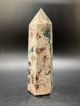 Load image into Gallery viewer, Green Flower Jasper Point