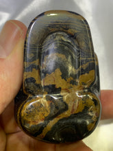 Load image into Gallery viewer, Stromatolite Skull