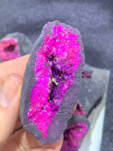 Load image into Gallery viewer, Chalcedony Geode