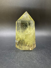 Load image into Gallery viewer, Lemon Quartz Points