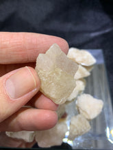 Load image into Gallery viewer, Morganite Raw