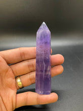 Load image into Gallery viewer, Violet Blue Fluorite Point