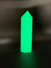 Load image into Gallery viewer, Glow Green Calcite Point