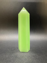 Load image into Gallery viewer, Glow Green Calcite Point