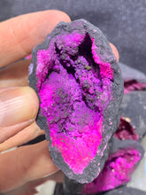 Load image into Gallery viewer, Chalcedony Geode