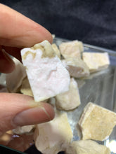 Load image into Gallery viewer, Mangano Calcite Raw - 4 Stones