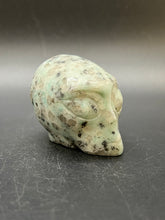 Load image into Gallery viewer, Kiwi Jasper Alien head