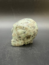 Load image into Gallery viewer, Kiwi Jasper Alien head