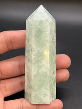 Load image into Gallery viewer, Snowflake Jade