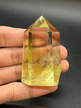 Load image into Gallery viewer, Lemon Quartz Points