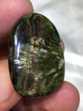 Load image into Gallery viewer, Seraphinite Tumbled