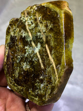 Load image into Gallery viewer, Tsavorite Garnet/Green Garnet