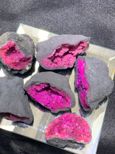 Load image into Gallery viewer, Chalcedony Geode