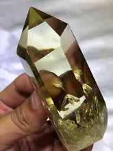 Load image into Gallery viewer, Lemon Quartz Points