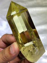 Load image into Gallery viewer, Lemon Quartz Points