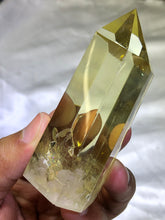 Load image into Gallery viewer, Lemon Quartz Points