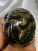 Load image into Gallery viewer, Stromatolite Skull