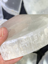 Load image into Gallery viewer, Optical Selenite