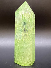 Load image into Gallery viewer, Crackle Emerald Aura Crystal Generator Point
