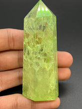Load image into Gallery viewer, Crackle Emerald Aura Crystal Generator Point