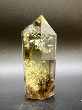 Load image into Gallery viewer, Lemon Quartz Points