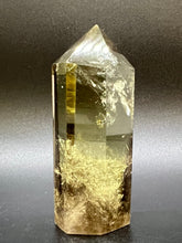 Load image into Gallery viewer, Lemon Quartz Points