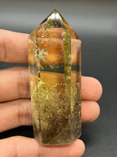 Load image into Gallery viewer, Lemon Quartz Points