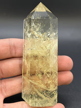 Load image into Gallery viewer, Lemon Quartz Points