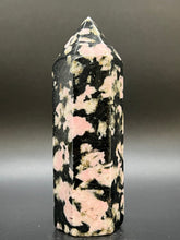 Load image into Gallery viewer, Himalayan Pink Snowflake Point