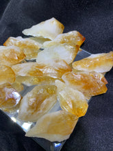 Load image into Gallery viewer, Citrine Point