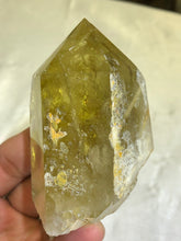 Load image into Gallery viewer, Lemon Quartz Points