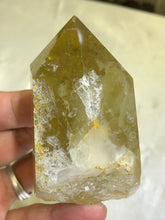 Load image into Gallery viewer, Lemon Quartz Points