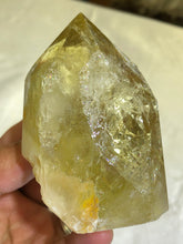 Load image into Gallery viewer, Lemon Quartz Points