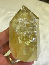 Load image into Gallery viewer, Lemon Quartz Points